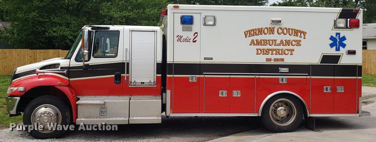 image for item EN9943 2009 International DuraStar 4300 ambulance