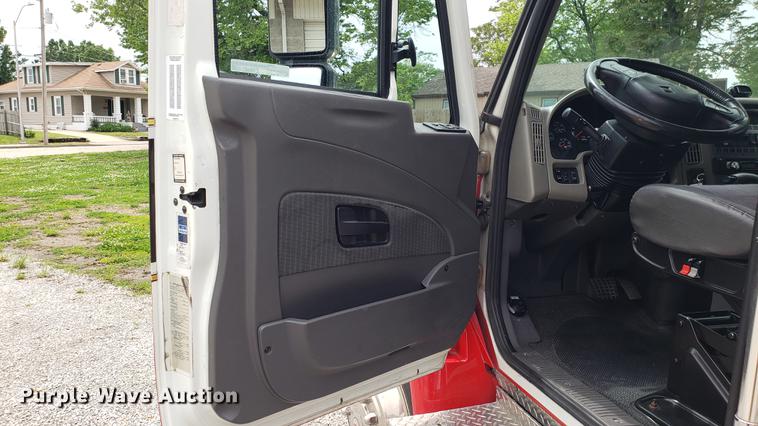 image for item EN9943 2009 International DuraStar 4300 ambulance