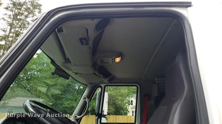 image for item EN9943 2009 International DuraStar 4300 ambulance