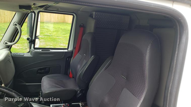 image for item EN9943 2009 International DuraStar 4300 ambulance