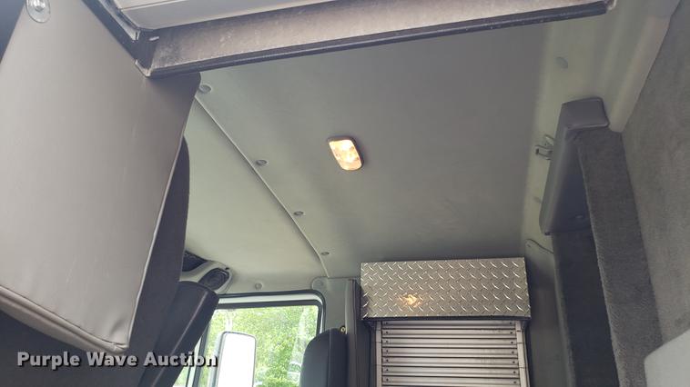 image for item EN9943 2009 International DuraStar 4300 ambulance