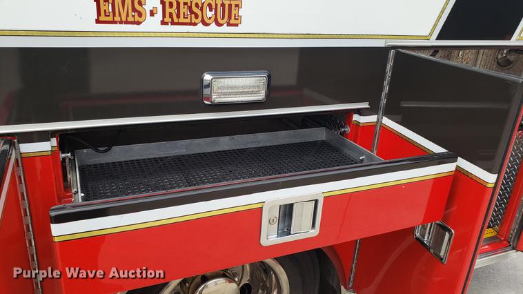 image for item EN9943 2009 International DuraStar 4300 ambulance