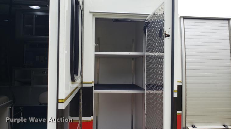 image for item EN9943 2009 International DuraStar 4300 ambulance