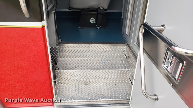 image for item EN9943 2009 International DuraStar 4300 ambulance