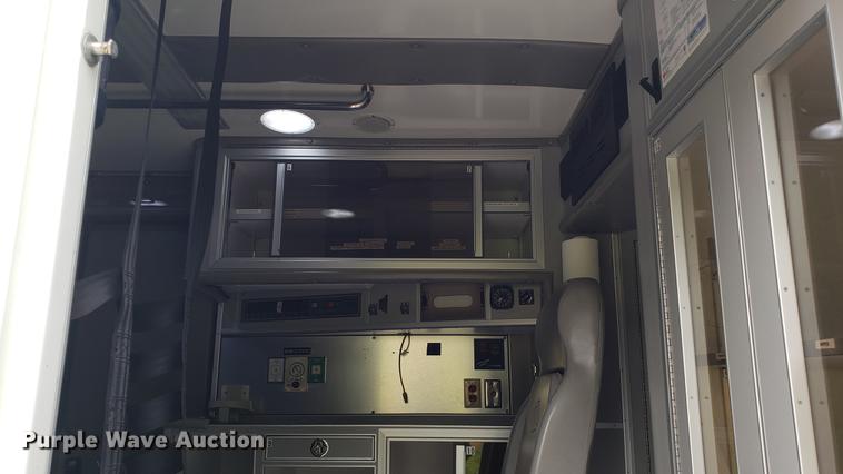 image for item EN9943 2009 International DuraStar 4300 ambulance