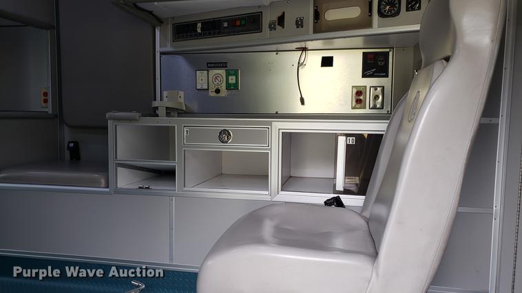 image for item EN9943 2009 International DuraStar 4300 ambulance