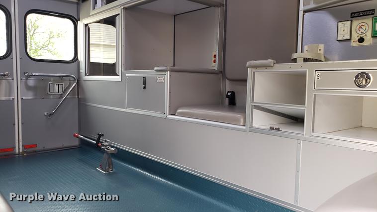 image for item EN9943 2009 International DuraStar 4300 ambulance