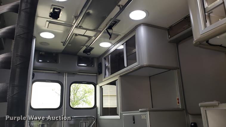 image for item EN9943 2009 International DuraStar 4300 ambulance