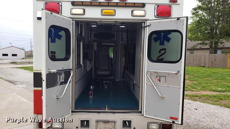 image for item EN9943 2009 International DuraStar 4300 ambulance