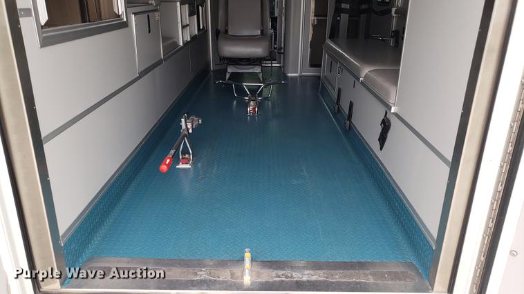 image for item EN9943 2009 International DuraStar 4300 ambulance