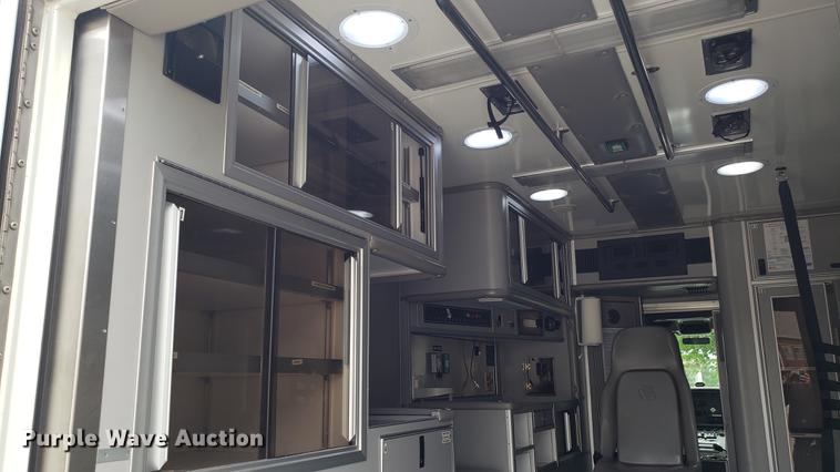 image for item EN9943 2009 International DuraStar 4300 ambulance