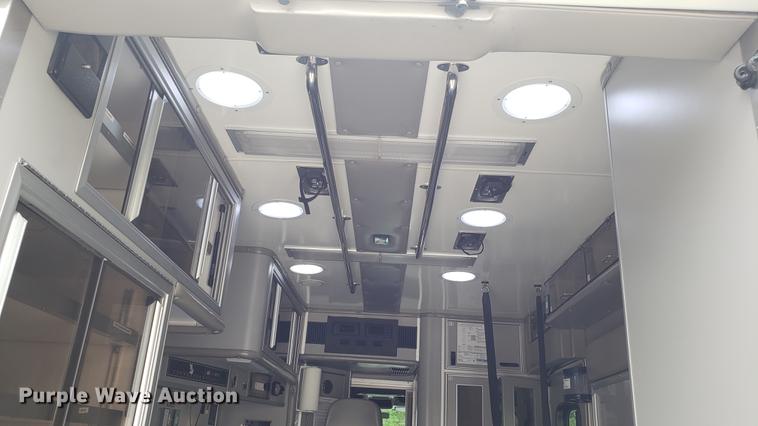 image for item EN9943 2009 International DuraStar 4300 ambulance