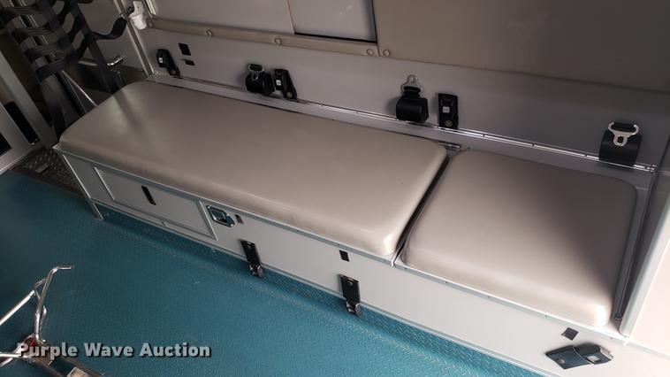 image for item EN9943 2009 International DuraStar 4300 ambulance