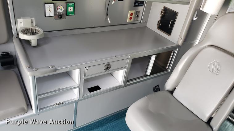 image for item EN9943 2009 International DuraStar 4300 ambulance