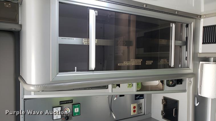 image for item EN9943 2009 International DuraStar 4300 ambulance