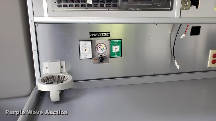 image for item EN9943 2009 International DuraStar 4300 ambulance