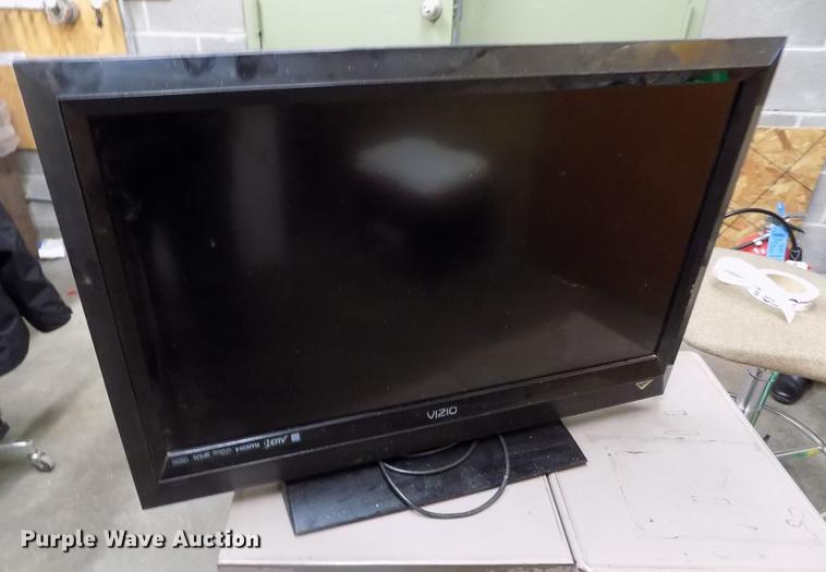 image for item FG9332 Vizio 32" television