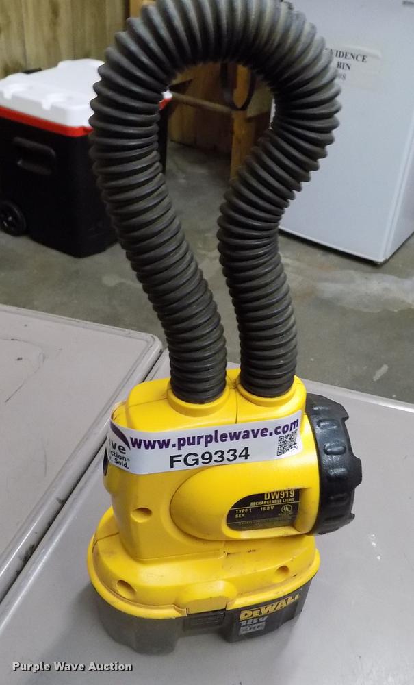 image for item FG9334 DeWalt DW919 light