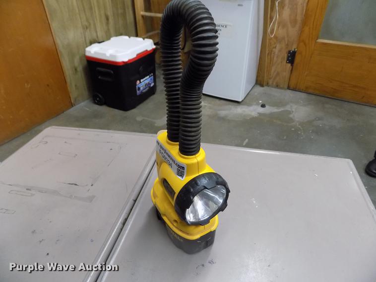 image for item FG9334 DeWalt DW919 light