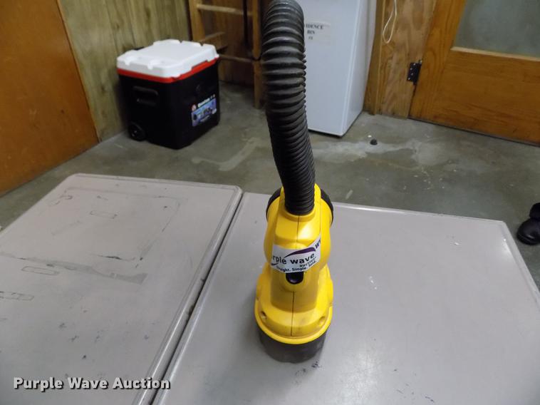 image for item FG9334 DeWalt DW919 light