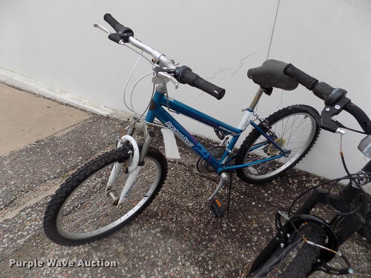 image for item FG9335 Approximately 24 bicycles