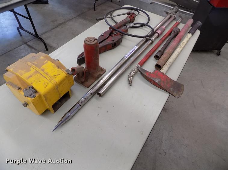 image for item FG9339 Fire fighting tools