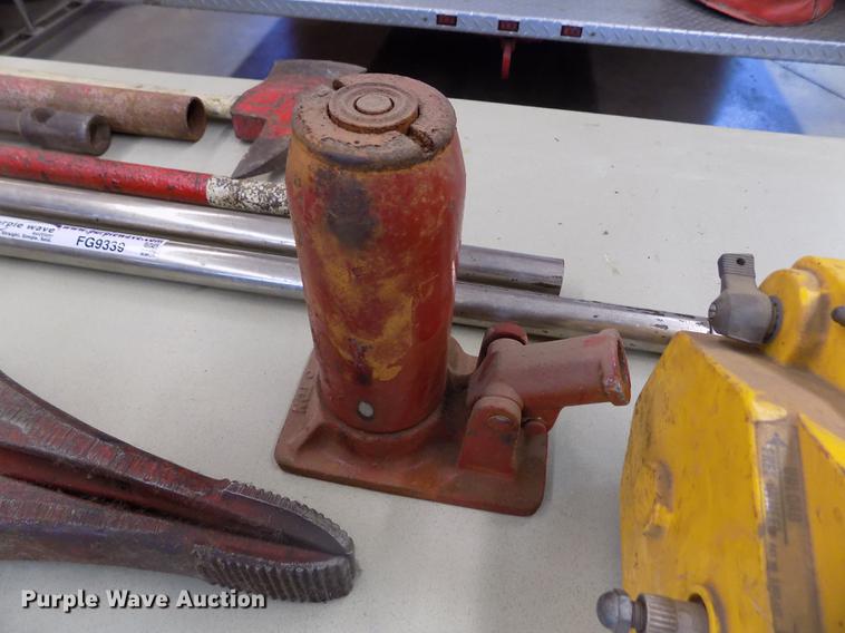 image for item FG9339 Fire fighting tools