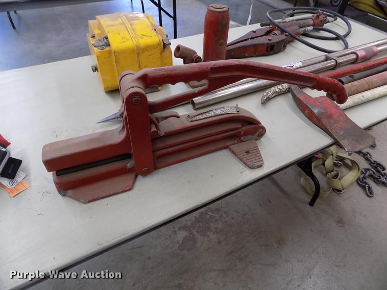 image for item FG9339 Fire fighting tools