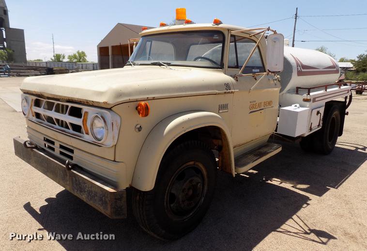image for item FG9357 1969 Dodge 500 tank truck