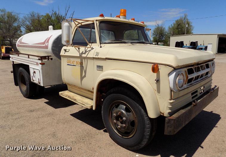 image for item FG9357 1969 Dodge 500 tank truck