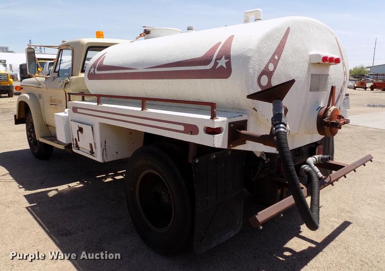 image for item FG9357 1969 Dodge 500 tank truck