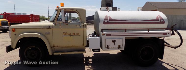 image for item FG9357 1969 Dodge 500 tank truck