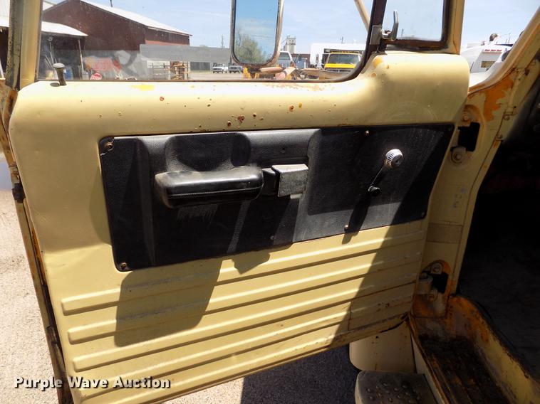 image for item FG9357 1969 Dodge 500 tank truck