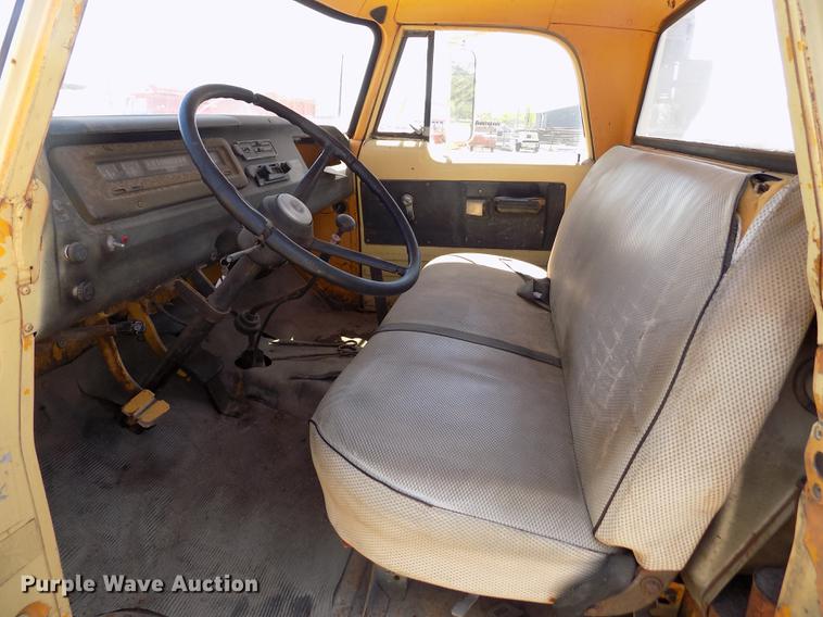 image for item FG9357 1969 Dodge 500 tank truck