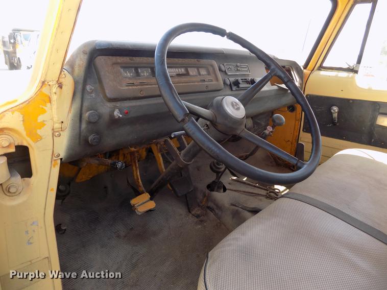 image for item FG9357 1969 Dodge 500 tank truck