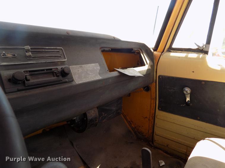 image for item FG9357 1969 Dodge 500 tank truck