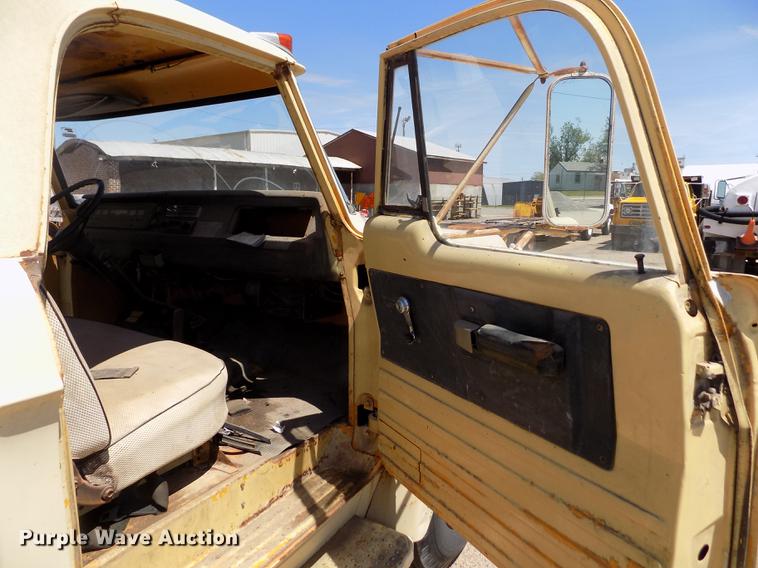 image for item FG9357 1969 Dodge 500 tank truck