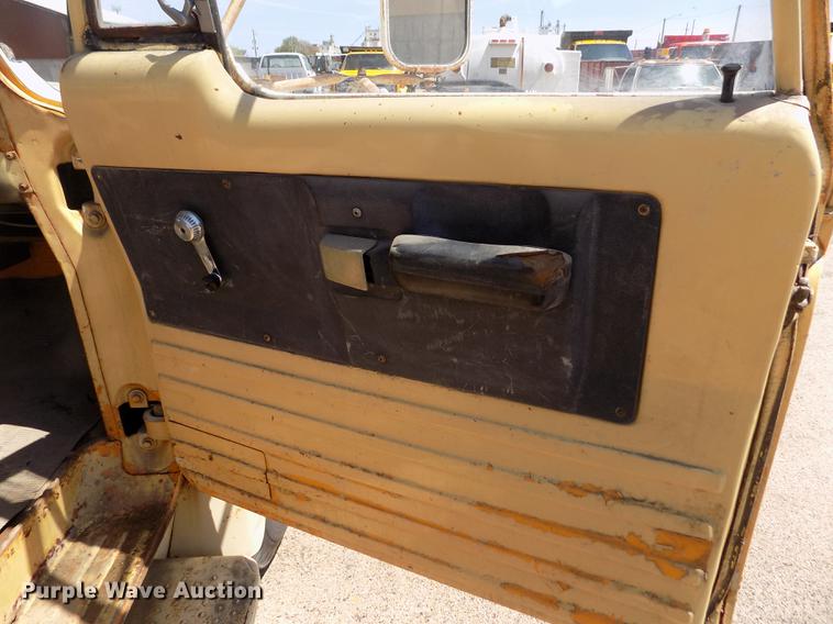 image for item FG9357 1969 Dodge 500 tank truck