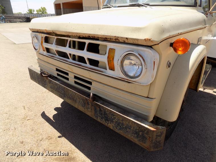image for item FG9357 1969 Dodge 500 tank truck