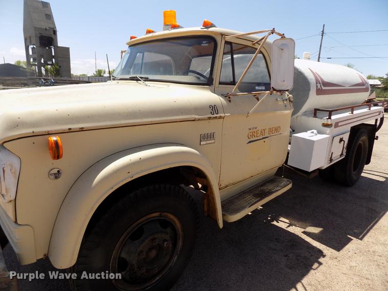 image for item FG9357 1969 Dodge 500 tank truck