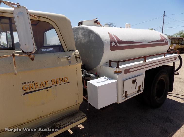 image for item FG9357 1969 Dodge 500 tank truck