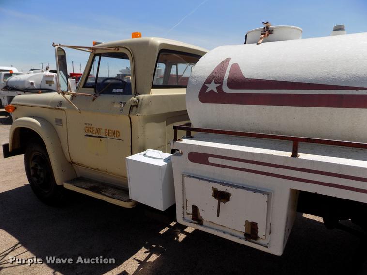 image for item FG9357 1969 Dodge 500 tank truck