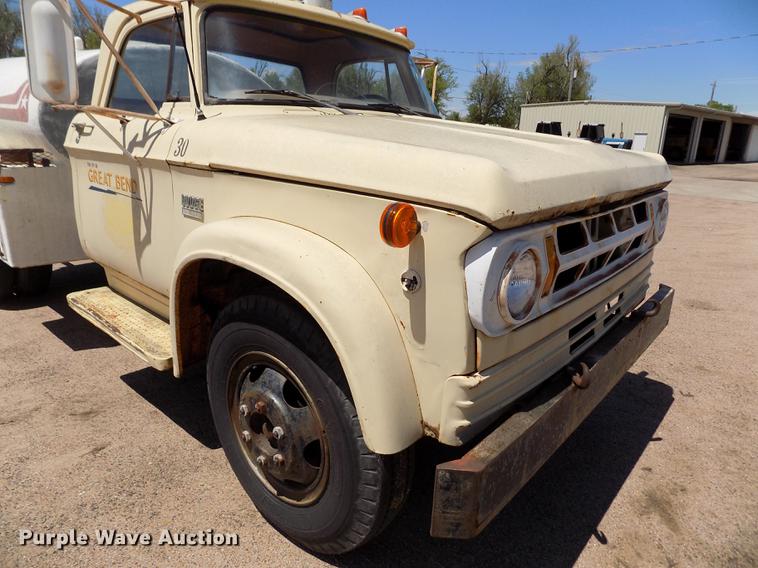 image for item FG9357 1969 Dodge 500 tank truck