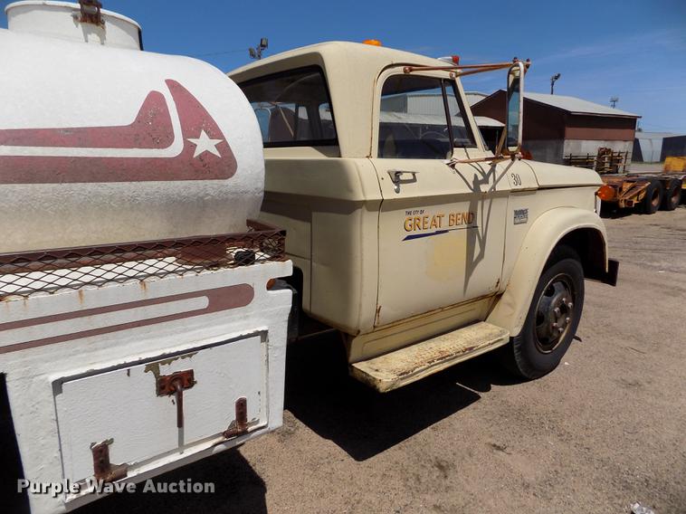image for item FG9357 1969 Dodge 500 tank truck