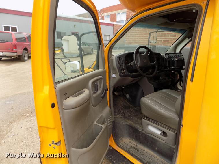 image for item FG9389 1999 Chevrolet Express 3500 school bus