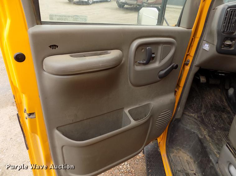 image for item FG9389 1999 Chevrolet Express 3500 school bus