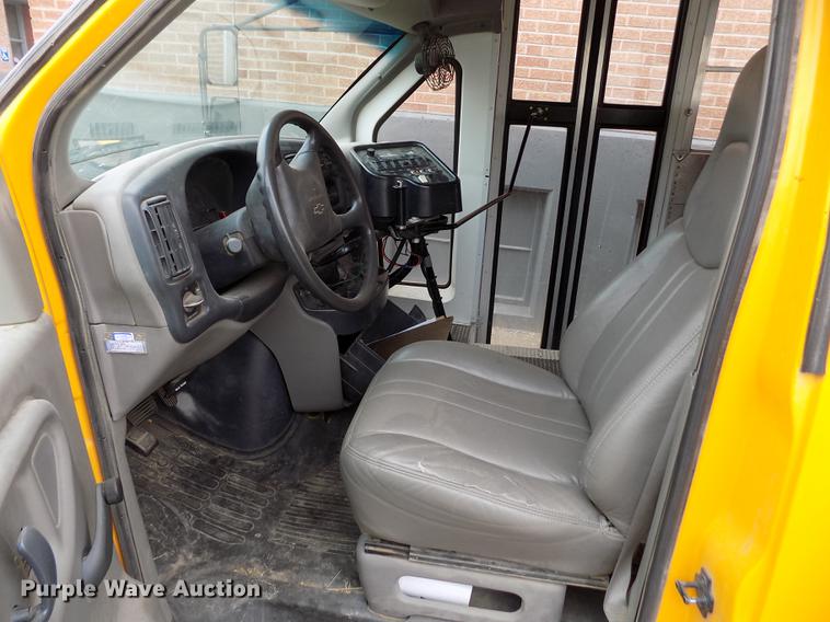 image for item FG9389 1999 Chevrolet Express 3500 school bus