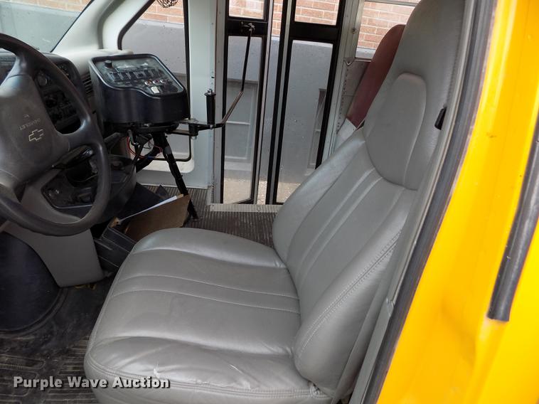 image for item FG9389 1999 Chevrolet Express 3500 school bus