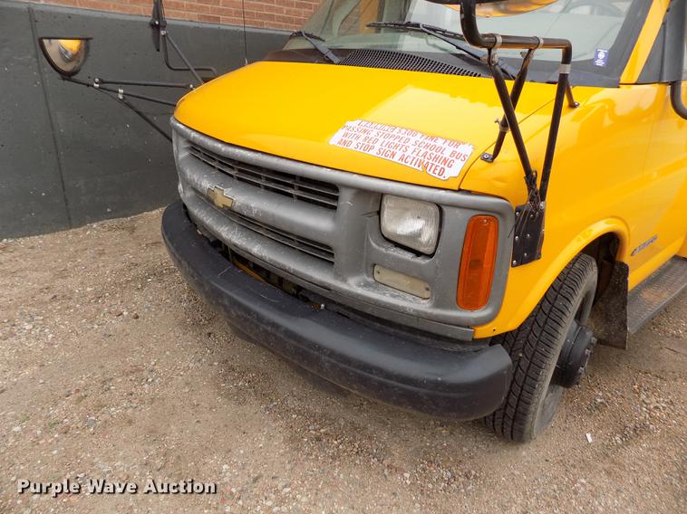 image for item FG9389 1999 Chevrolet Express 3500 school bus