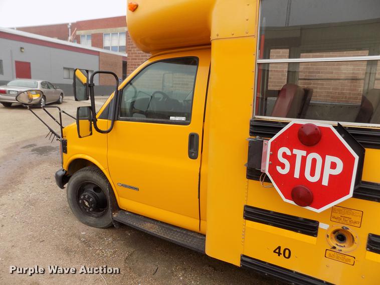 image for item FG9389 1999 Chevrolet Express 3500 school bus